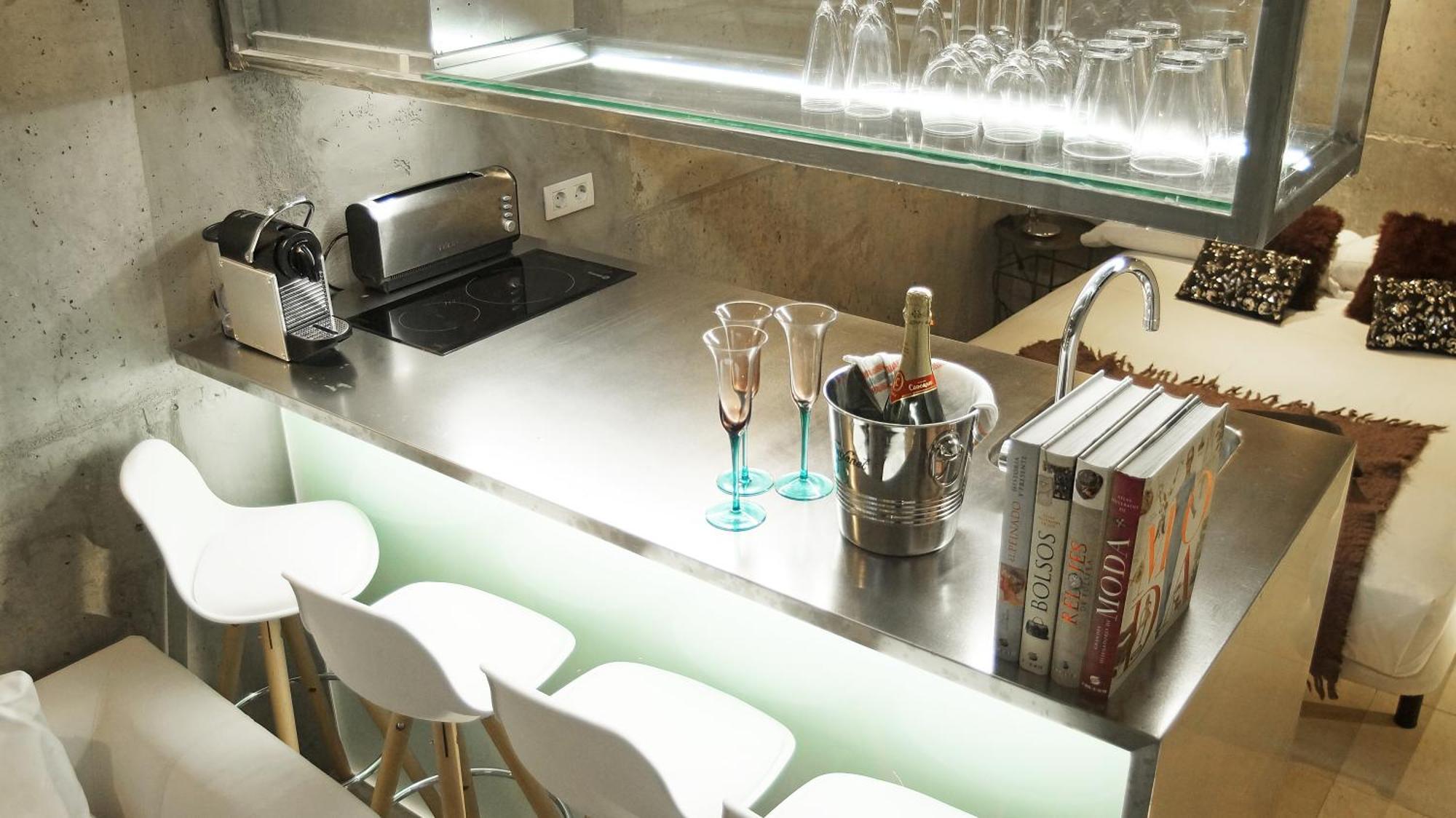 My Space Emirates - Fully Equipped Apartments Near The Beach With Shared Pool Barcelona Quarto foto