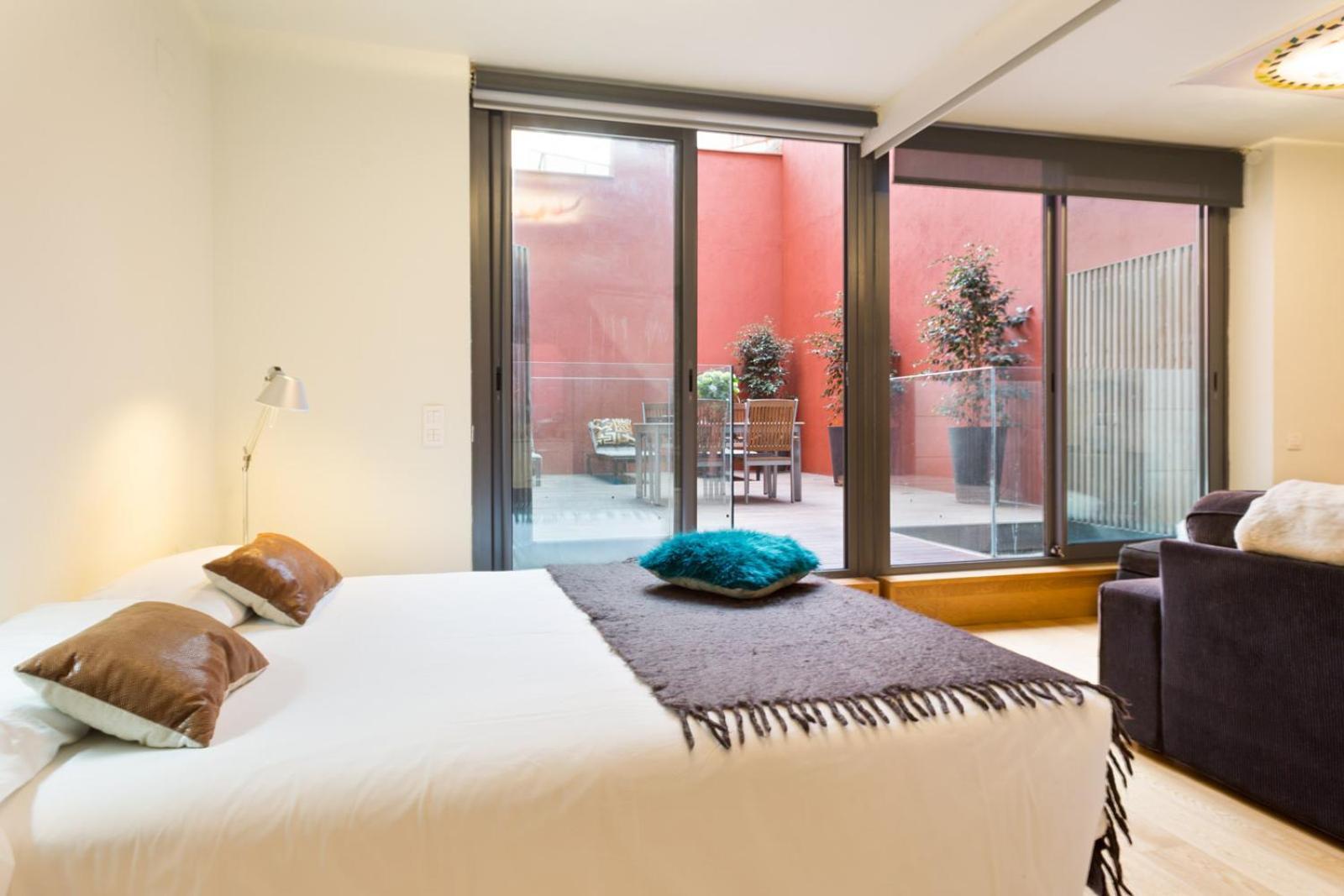 My Space Emirates - Fully Equipped Apartments Near The Beach With Shared Pool Barcelona Exterior foto